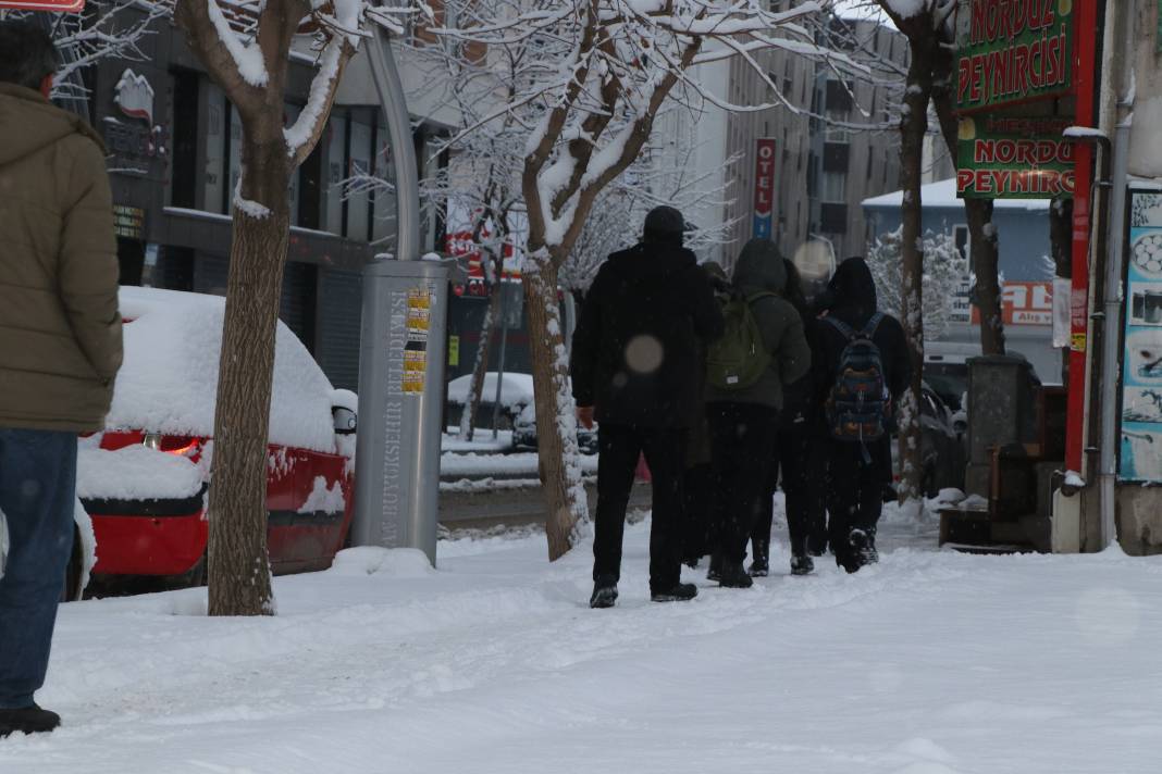 Bir ilimizde kar nedeniyle 493 yerleşim yeri ulaşıma kapandı 3